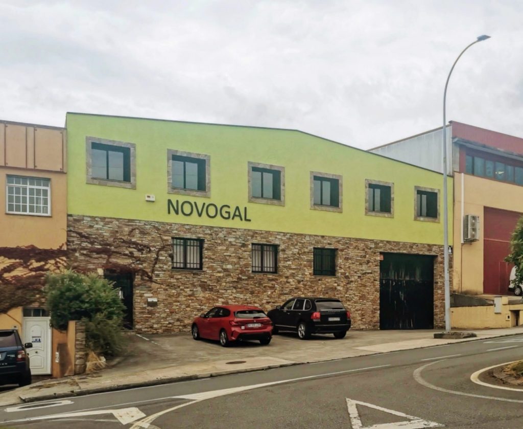 Edificio de las oficinas de la empresa Novogal S.L. en Bergondo