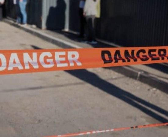 Cinta de balizar para señalizar, de color naranja con texto blanco y negro "DANGER"