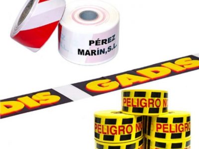 Varios ejemplos de modelos de cintas de balizamiento diseñadas y fabricadas por la empresa Novogal S.L.